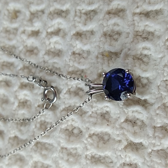 18 inch 925 Silver Chain w Sapphire Pendent .5 x 3/4 inches - Picture 10 of 10